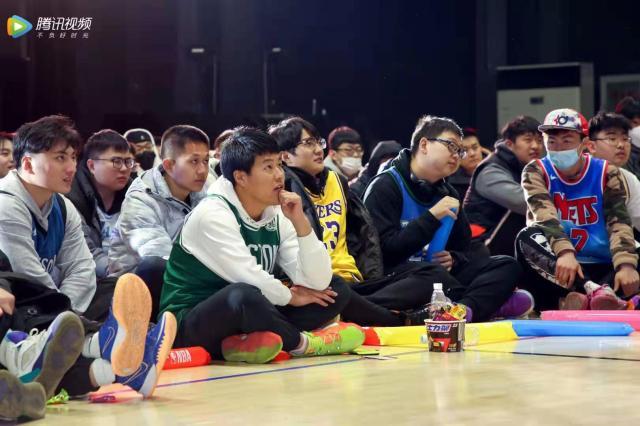 2026世界杯分组-凭热血争“衣”席之地 NBA全明星不只在大屏幕上演